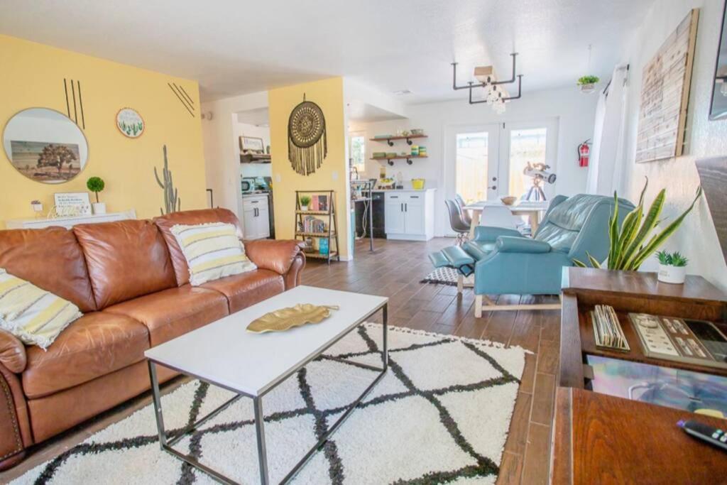 Villa New! Jt Sunshine House Cozy, Artsy & Comfy, Dog Friendly, 3Bd à Joshua Tree Extérieur photo